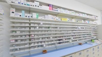 スギ薬局 呼続店の薬棚