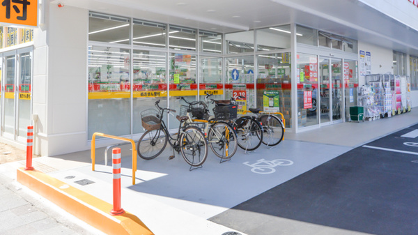 スギ薬局 呼続店の駐輪場