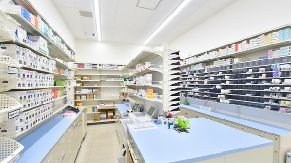 スギ薬局 勝山店の調剤室