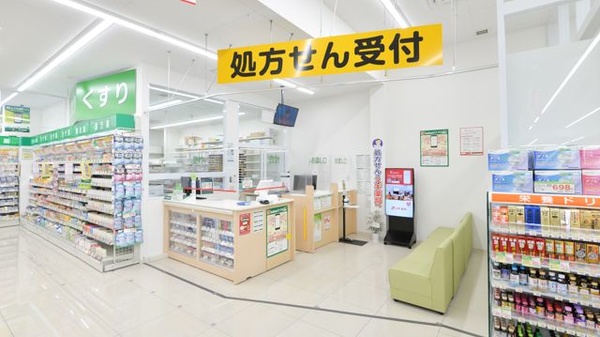 スギ薬局 南永井町店の入口