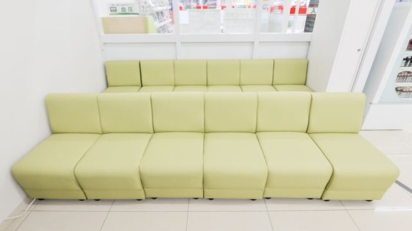 スギ薬局 南永井町店の待合スペース