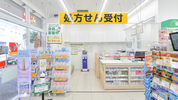 スギ薬局 京橋駅西店の入口
