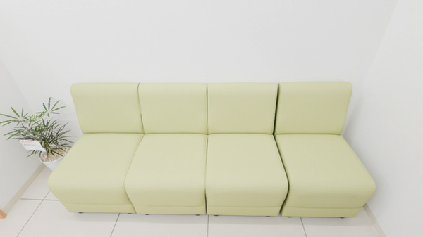 スギ薬局 京橋駅西店の待合スペース