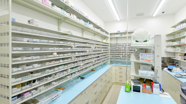スギ薬局 京橋駅西店の調剤室