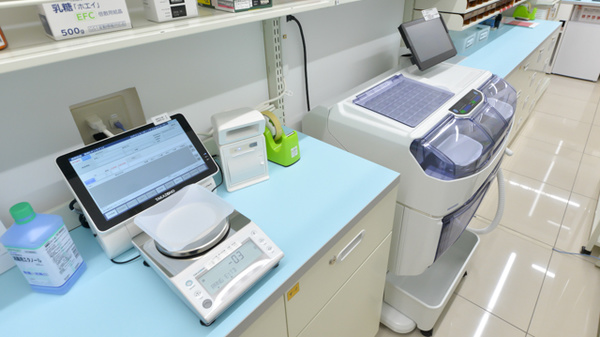 スギ薬局 京橋駅西店の調剤器具