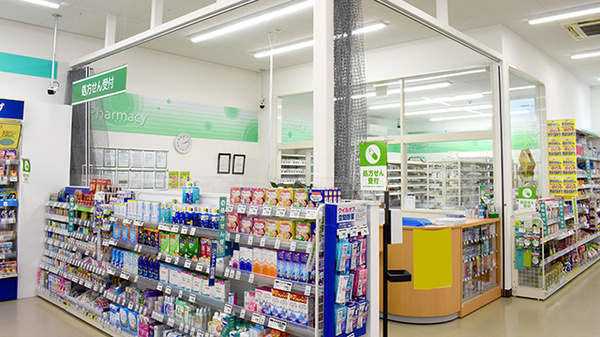 ドラッグセイムス松山中央薬局の入口