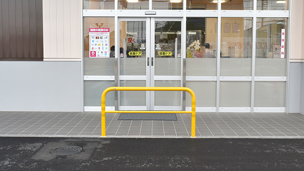 コスモス調剤薬局　伊奈平店の入口