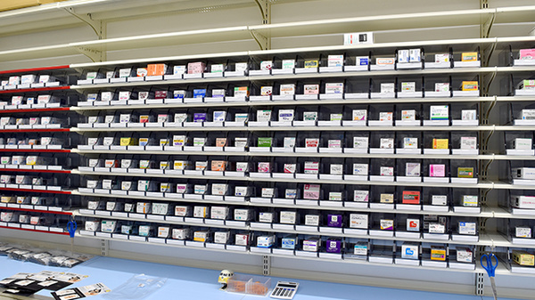 コスモス調剤薬局　秋川店の薬棚