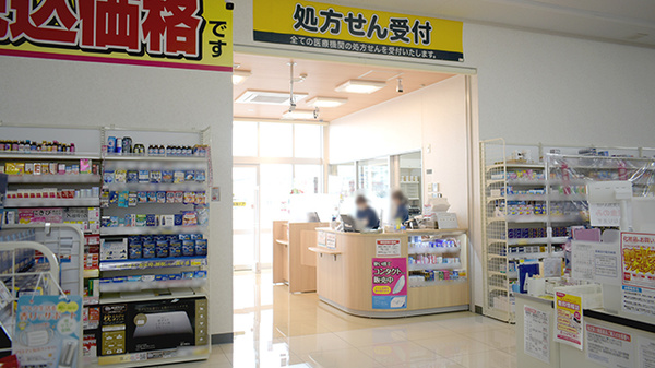 コスモス調剤薬局　伊勢小木店の入口
