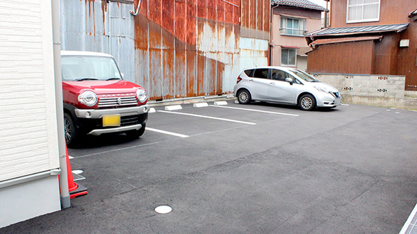 なべや薬局　八幡店の駐車場