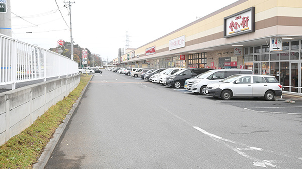 薬局くすりの福太郎　仁戸名店の駐車場