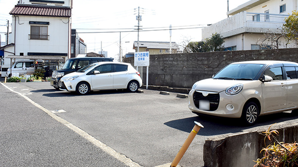 さつき薬局の駐車場