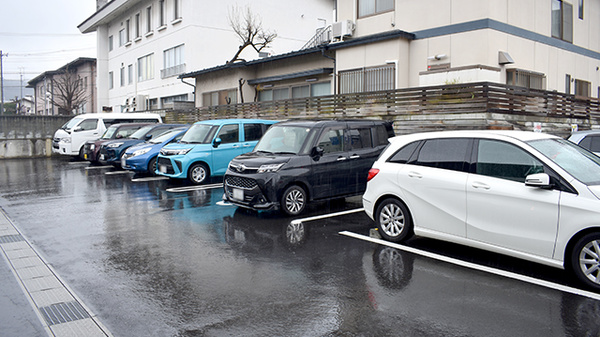 調剤薬局ツルハドラッグ山形緑町店の駐車場