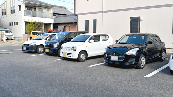 ククル薬局の駐車場