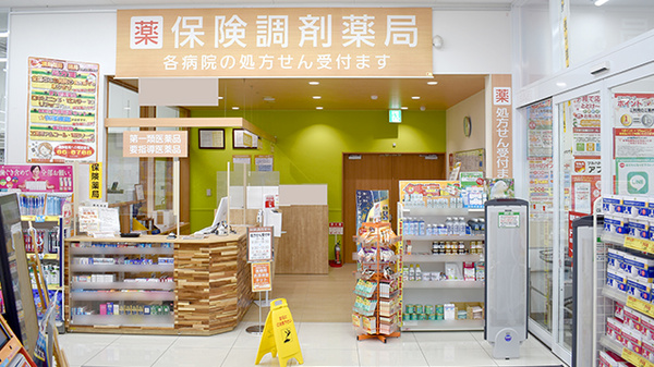 調剤薬局ツルハドラッグ函館湯川西店の入口