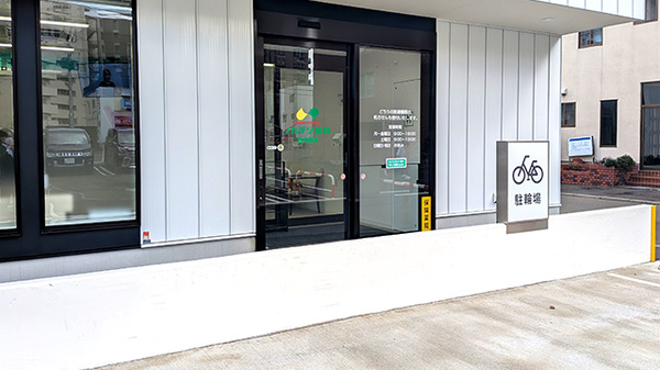 ノルデン薬局 宮の森店の入口