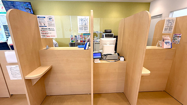 はなぞの薬局の受付/カウンター