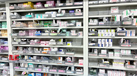 ローリエ薬局 角盤店の薬棚