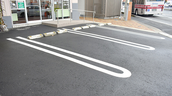 よつば薬局太宰府高雄店の駐車場