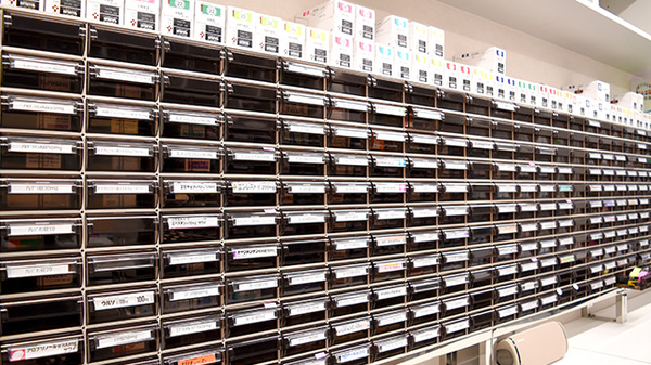 ポプラ薬局　杉崎町店の薬棚