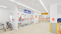 スギ薬局　高槻真上店の入口