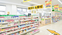 スギ薬局　魚津本江店の入口