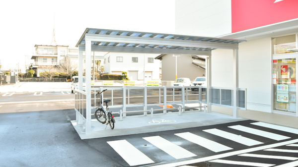 スギ薬局　魚津本江店の駐輪場