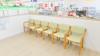 スギ薬局　前山店の待合スペース