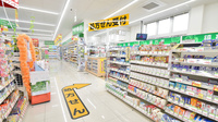 スギ薬局　金石店の入口