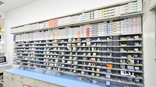 スギ薬局　金石店の薬棚