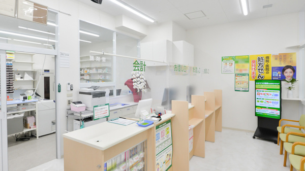 スギ薬局　新大阪東店の受付/カウンター