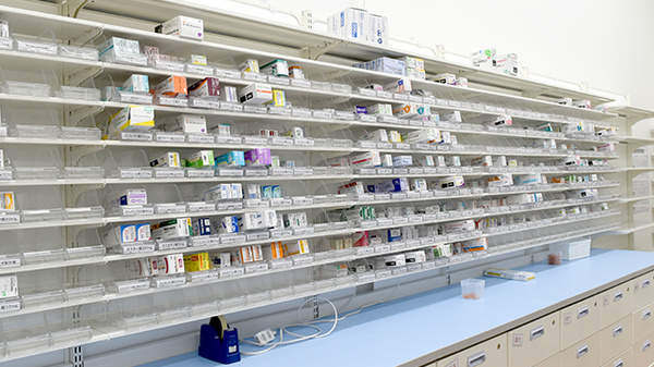 杏林堂薬局　焼津大住店の薬棚