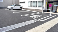 花・花薬局　朝倉店の駐車場