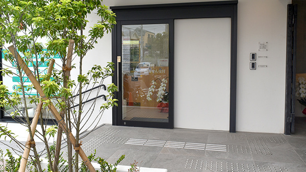 まごころ薬局　いずみ店の入口