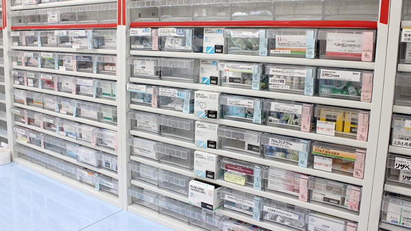康仁薬局　熊野店の薬棚