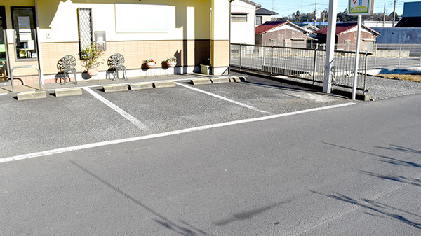 鈴木薬局 蓮田黒浜店の駐車場