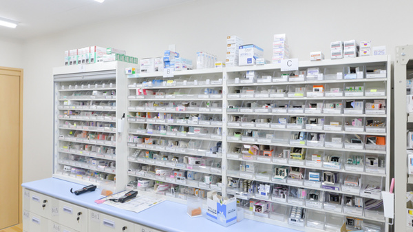 ノルデン薬局 山の手3条店の薬棚