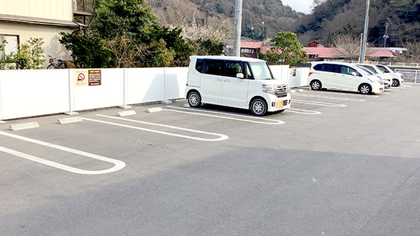 ヤックスドラッグ上総湊薬局の駐車場