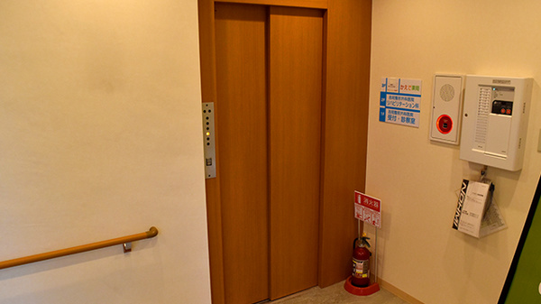 かえで薬局 八広店のエレベーター