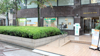 ヒカリ薬局 代々木公園店の外観