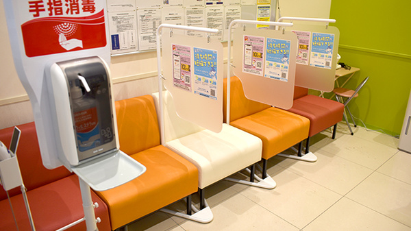 調剤薬局ツルハドラッグ東札幌店の待合スペース