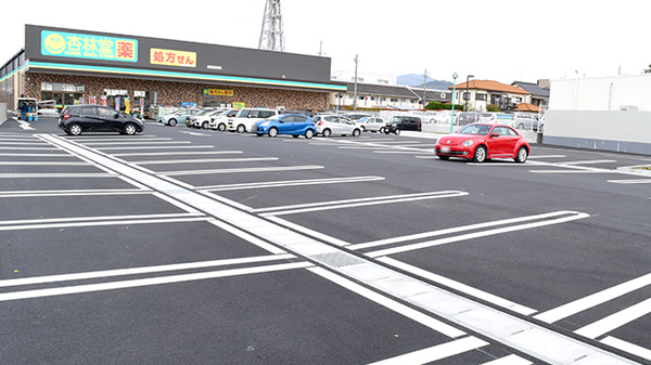 杏林堂薬局　テレビ静岡前店の駐車場