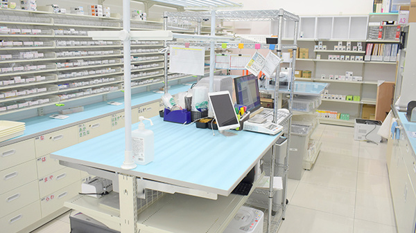 ププレひまわり薬局多治米2号店の調剤室