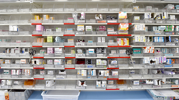 ウェルパーク調剤薬局　高田馬場駅前店の薬棚