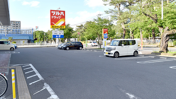 調剤薬局ツルハドラッグ宇都宮陽東店の駐車場