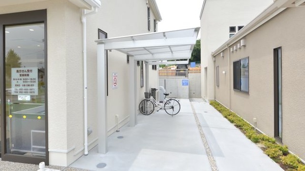 たんぽぽ薬局　二本木店の駐輪場