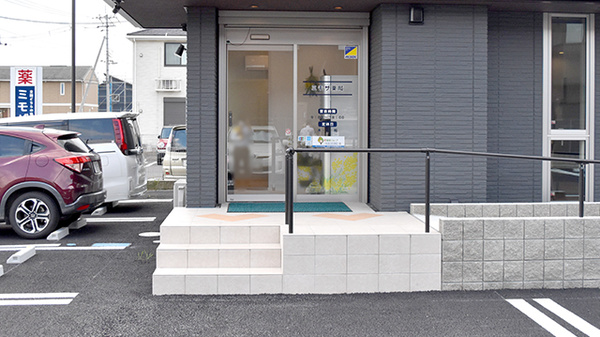 ミモザ薬局の入口