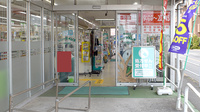 ドラッグセイムス小平東薬局の入口
