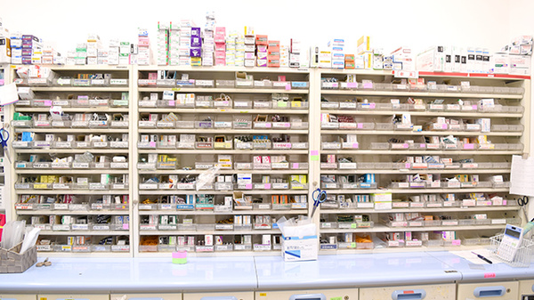 コスモファーマ薬局大新店の薬棚