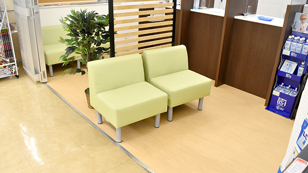 サンメディカル　さわら玉造薬局の待合スペース